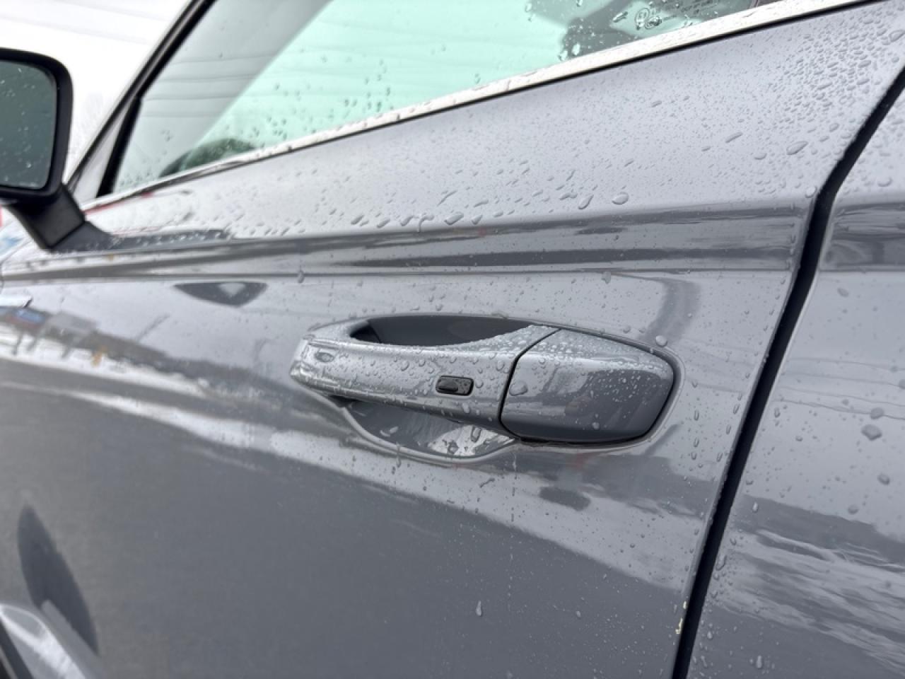 2022 Volkswagen Taos Comfortline 4MOTION  Lease return, Clean Carfax Photo