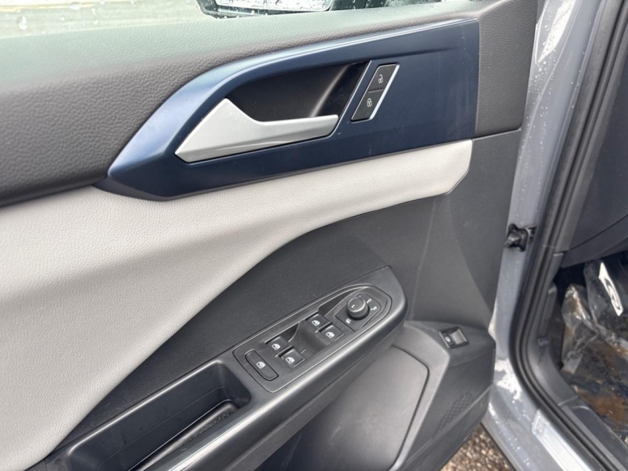 2022 Volkswagen Taos Comfortline 4MOTION  Lease return, Clean Carfax Photo