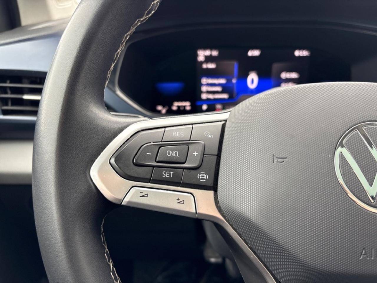 2022 Volkswagen Taos Comfortline 4MOTION  Lease return, Clean Carfax Photo