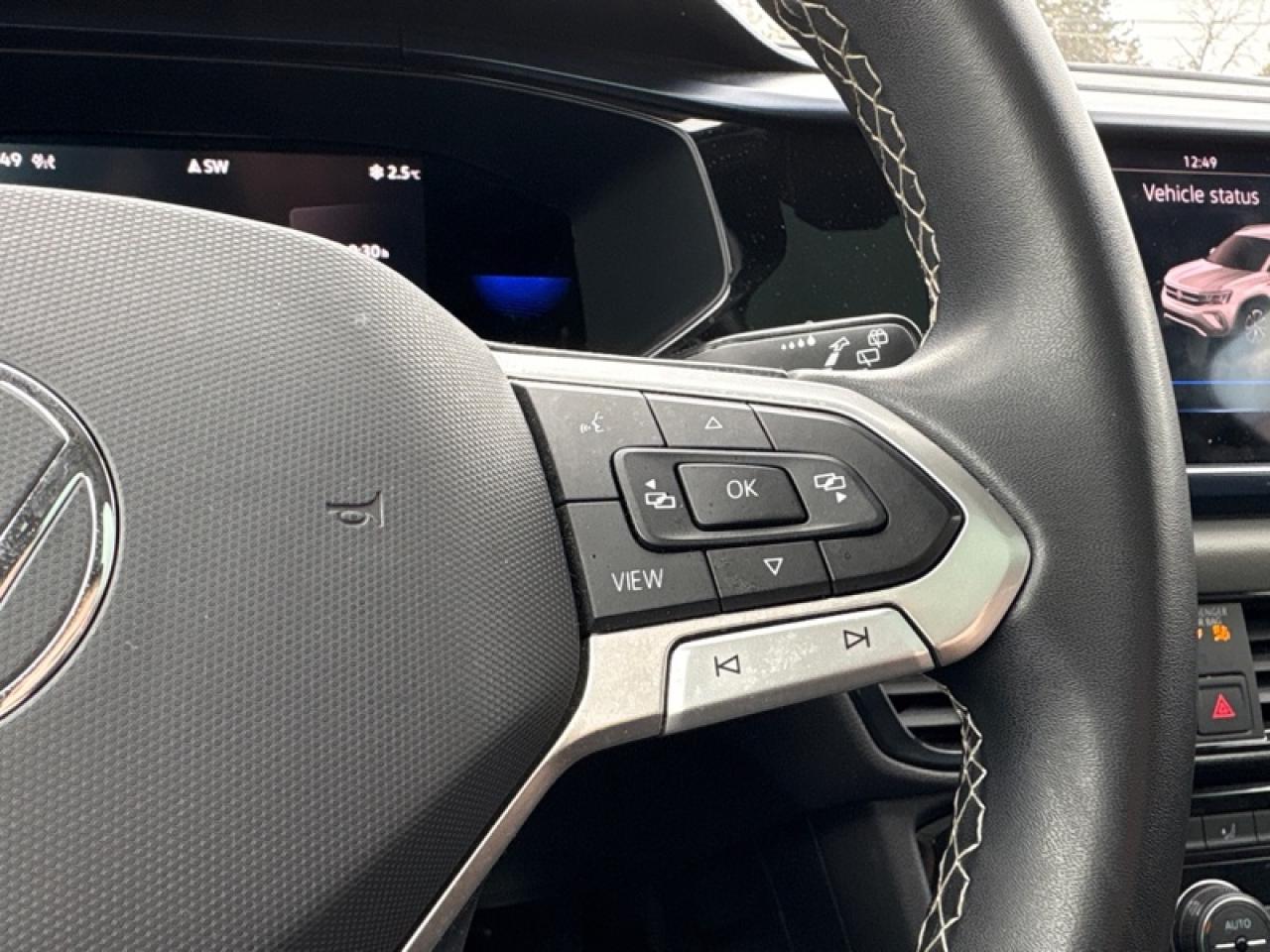 2022 Volkswagen Taos Comfortline 4MOTION  Lease return, Clean Carfax Photo