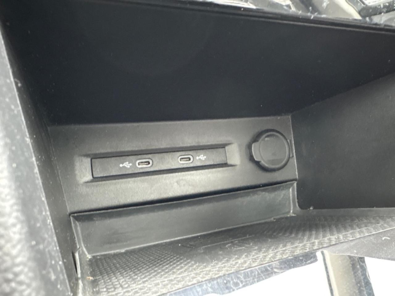 2022 Volkswagen Taos Comfortline 4MOTION  Lease return, Clean Carfax Photo