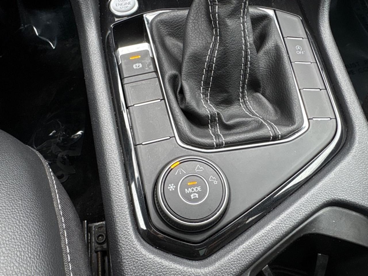 2022 Volkswagen Taos Comfortline 4MOTION  Lease return, Clean Carfax Photo