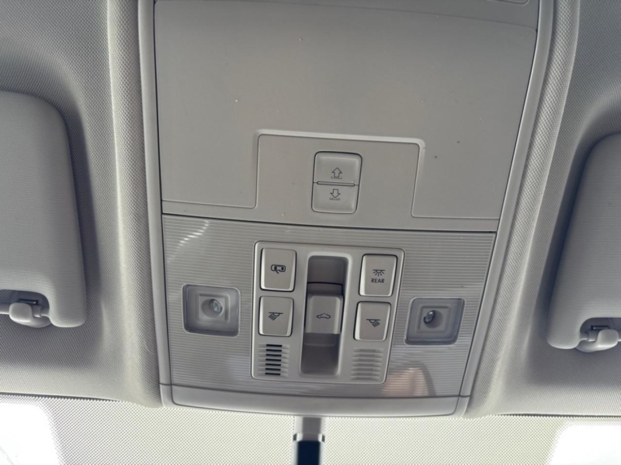 2022 Volkswagen Taos Comfortline 4MOTION  Lease return, Clean Carfax Photo