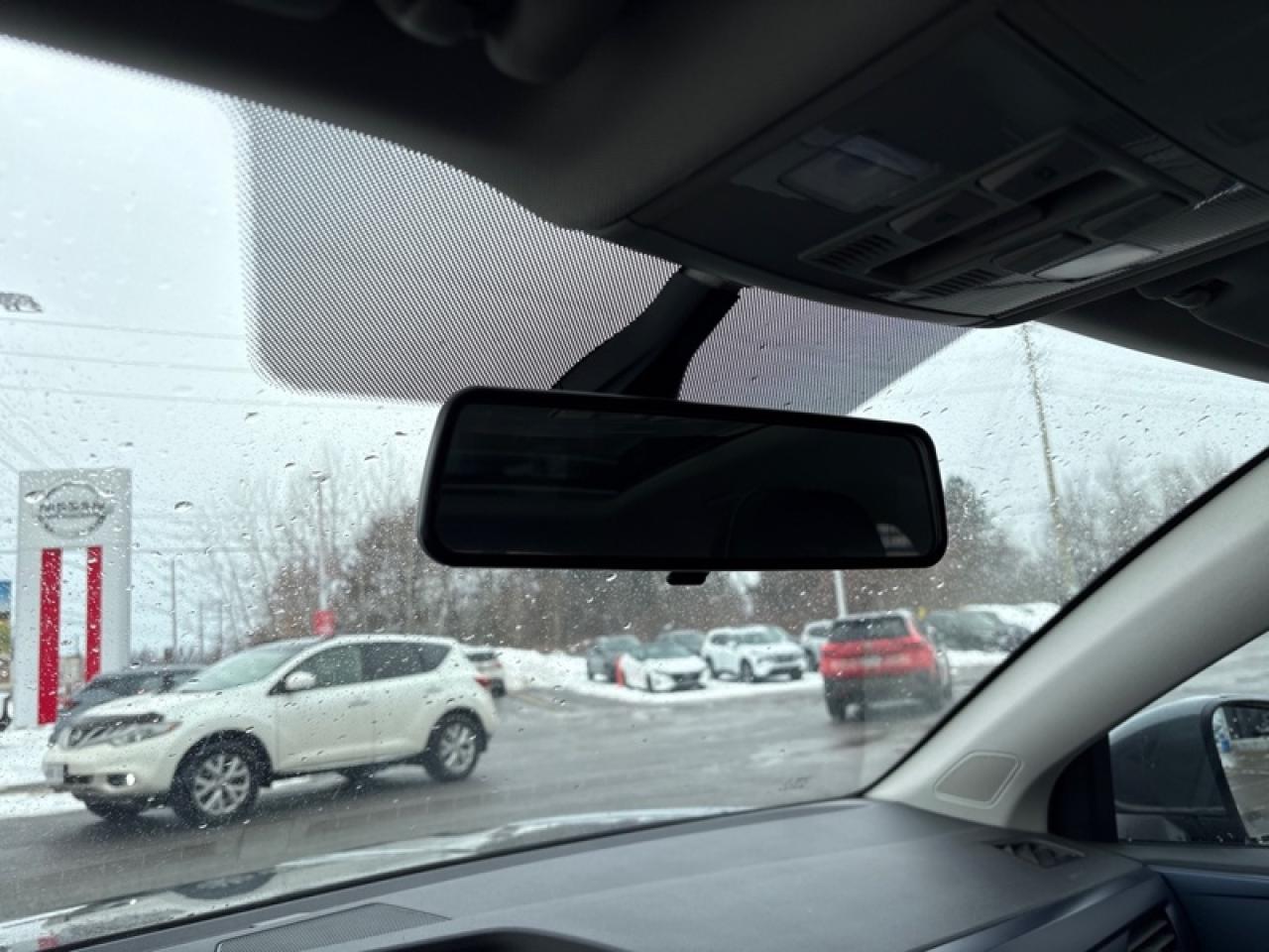 2022 Volkswagen Taos Comfortline 4MOTION  Lease return, Clean Carfax Photo