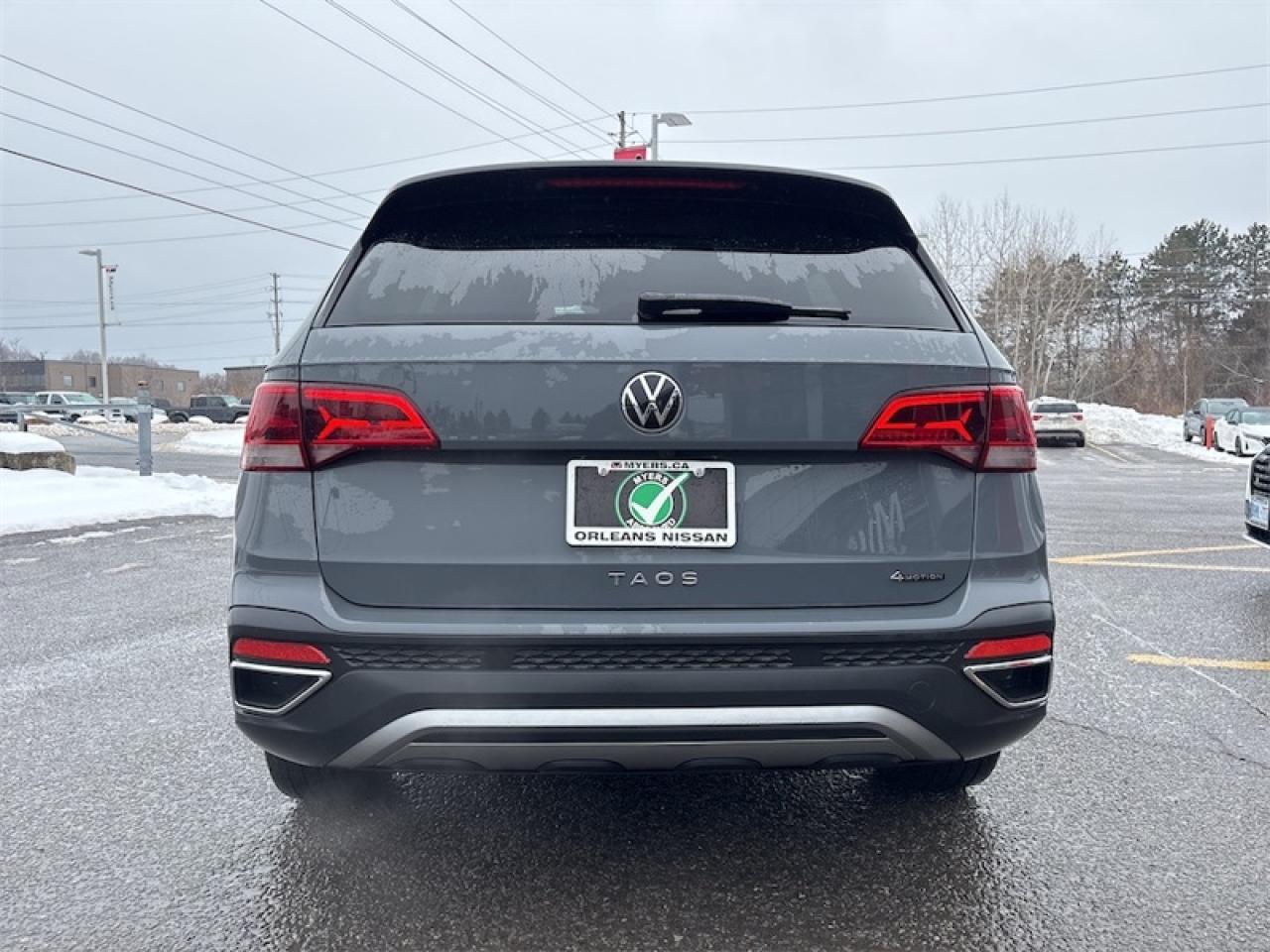 2022 Volkswagen Taos Comfortline 4MOTION  Lease return, Clean Carfax Photo3