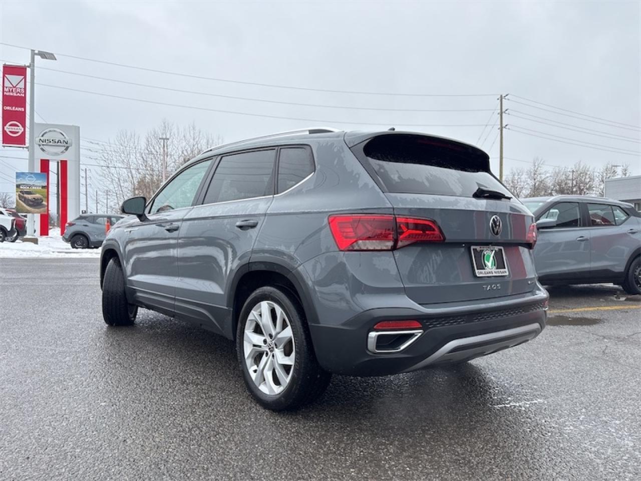 2022 Volkswagen Taos Comfortline 4MOTION  Lease return, Clean Carfax Photo2