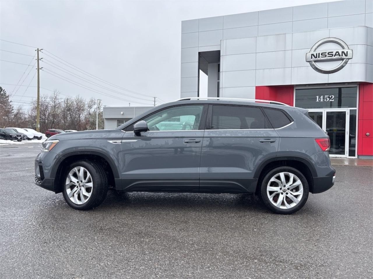 2022 Volkswagen Taos Comfortline 4MOTION  Lease return, Clean Carfax Photo