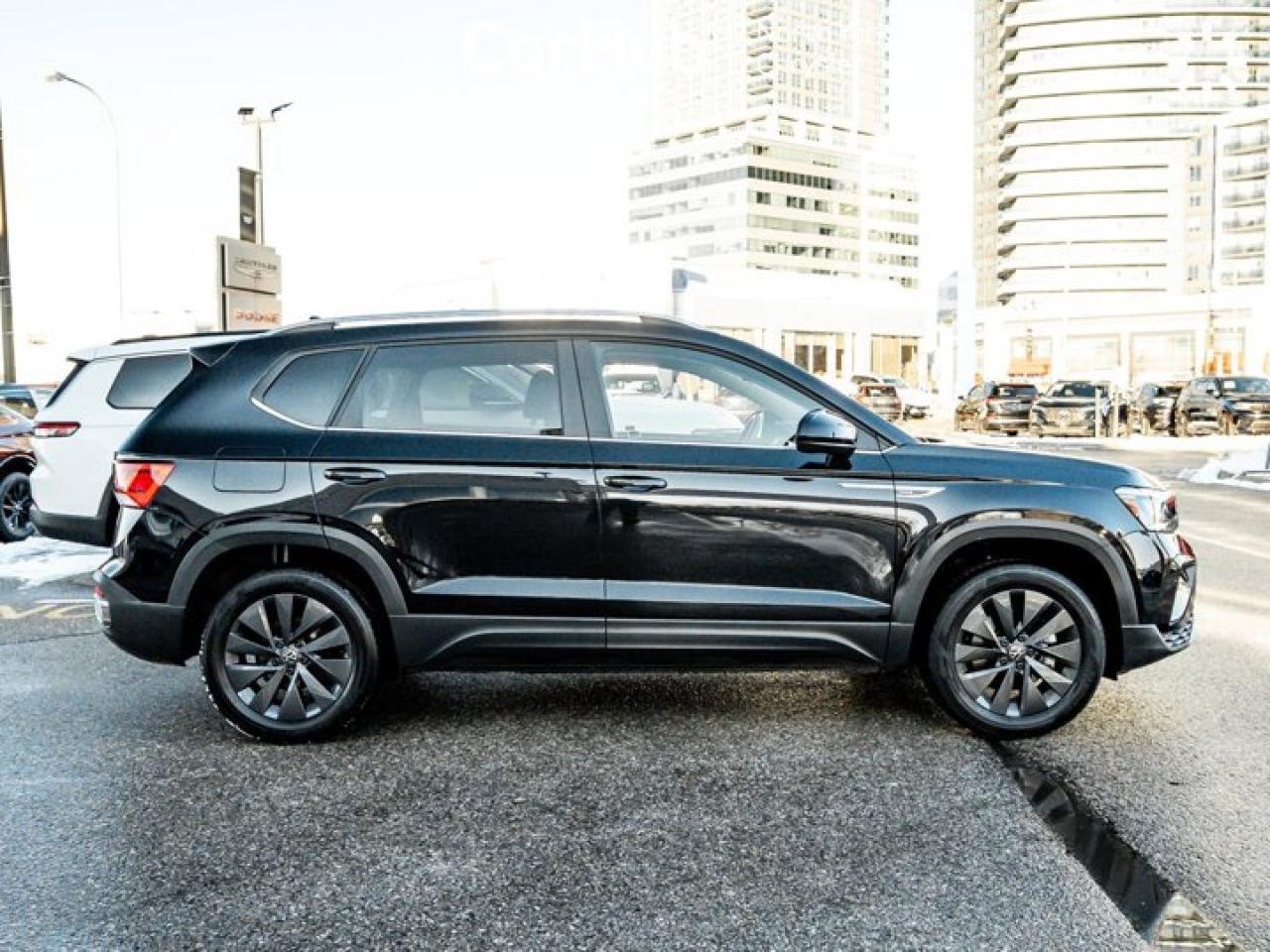 2022 Volkswagen Taos Comfortline Heated Seats Front Assist Blind Spot Monitoring Apple CarPlay Android Auto Photo