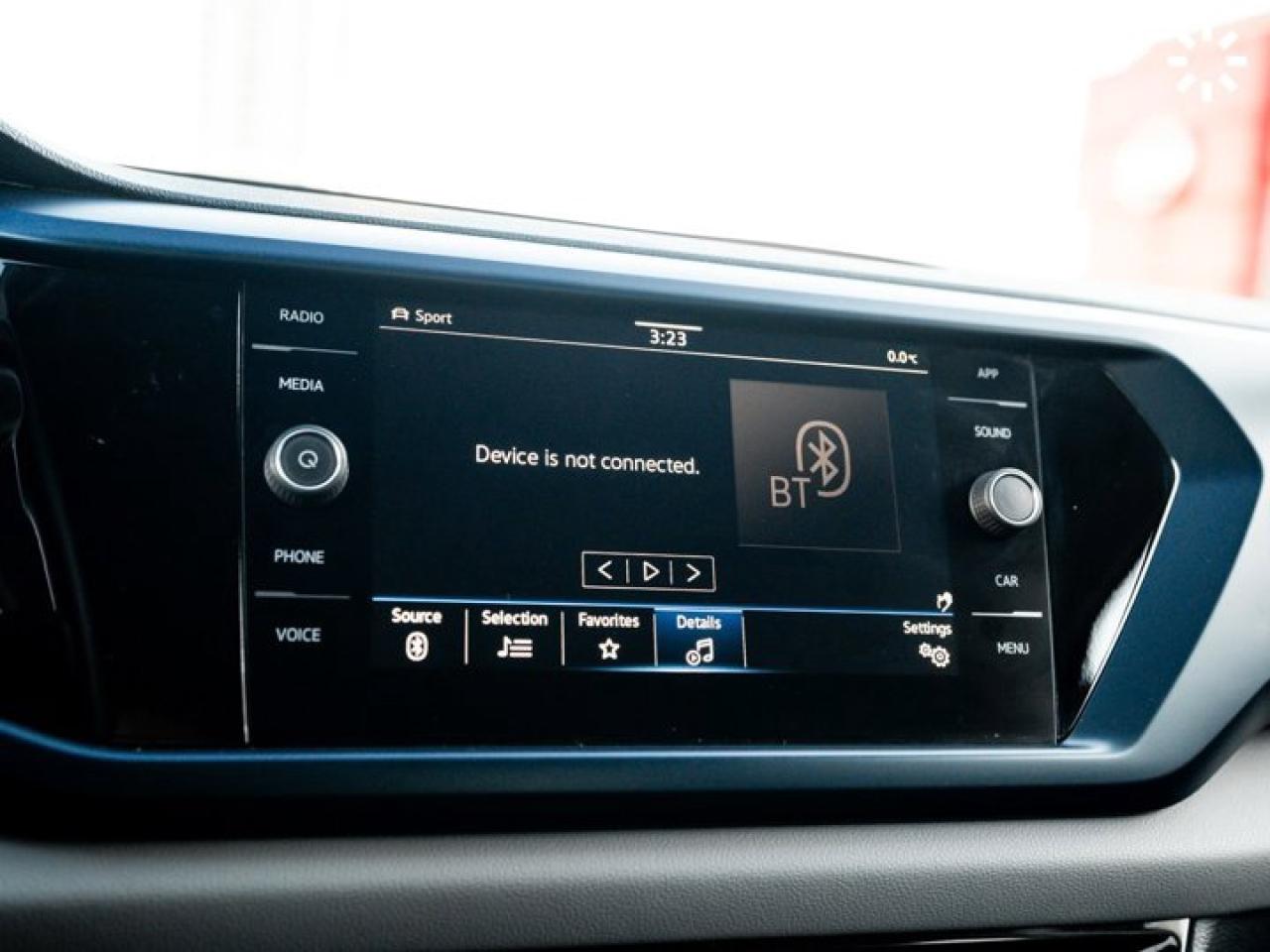 2022 Volkswagen Taos Comfortline Heated Seats Front Assist Blind Spot Monitoring Apple CarPlay Android Auto Photo