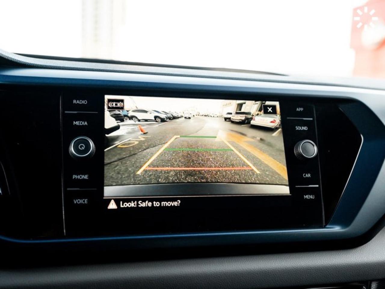 2022 Volkswagen Taos Comfortline Heated Seats Front Assist Blind Spot Monitoring Apple CarPlay Android Auto Photo