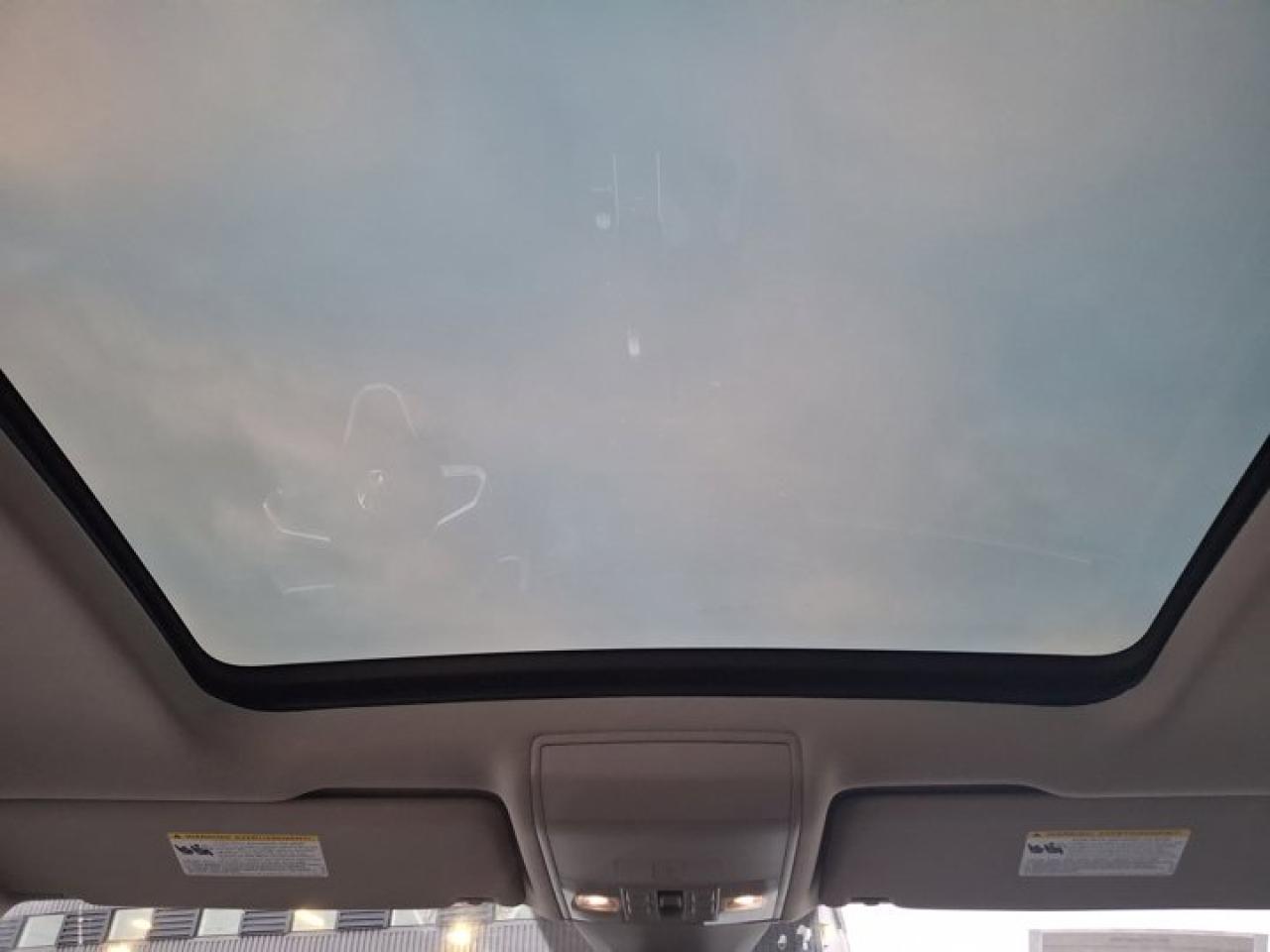 2021 Volkswagen Atlas Execline AWD | Blind Spot Monitor | Panoramic Sunroof | Heated and Cooled Seats | 360 Cam and More ! Photo