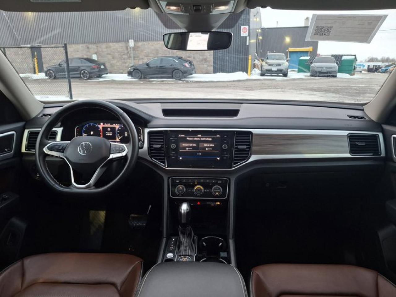 2021 Volkswagen Atlas Execline AWD | Blind Spot Monitor | Panoramic Sunroof | Heated and Cooled Seats | 360 Cam and More ! Photo