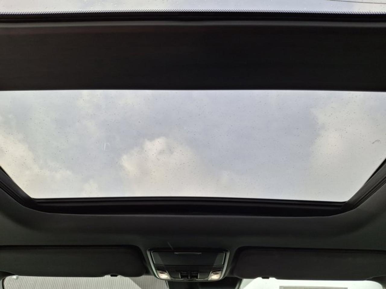 2021 Honda CR-V Touring AWD | Adaptive Cruise | Leather | Carplay and Android Auto | Heated Seats | and More ! Photo