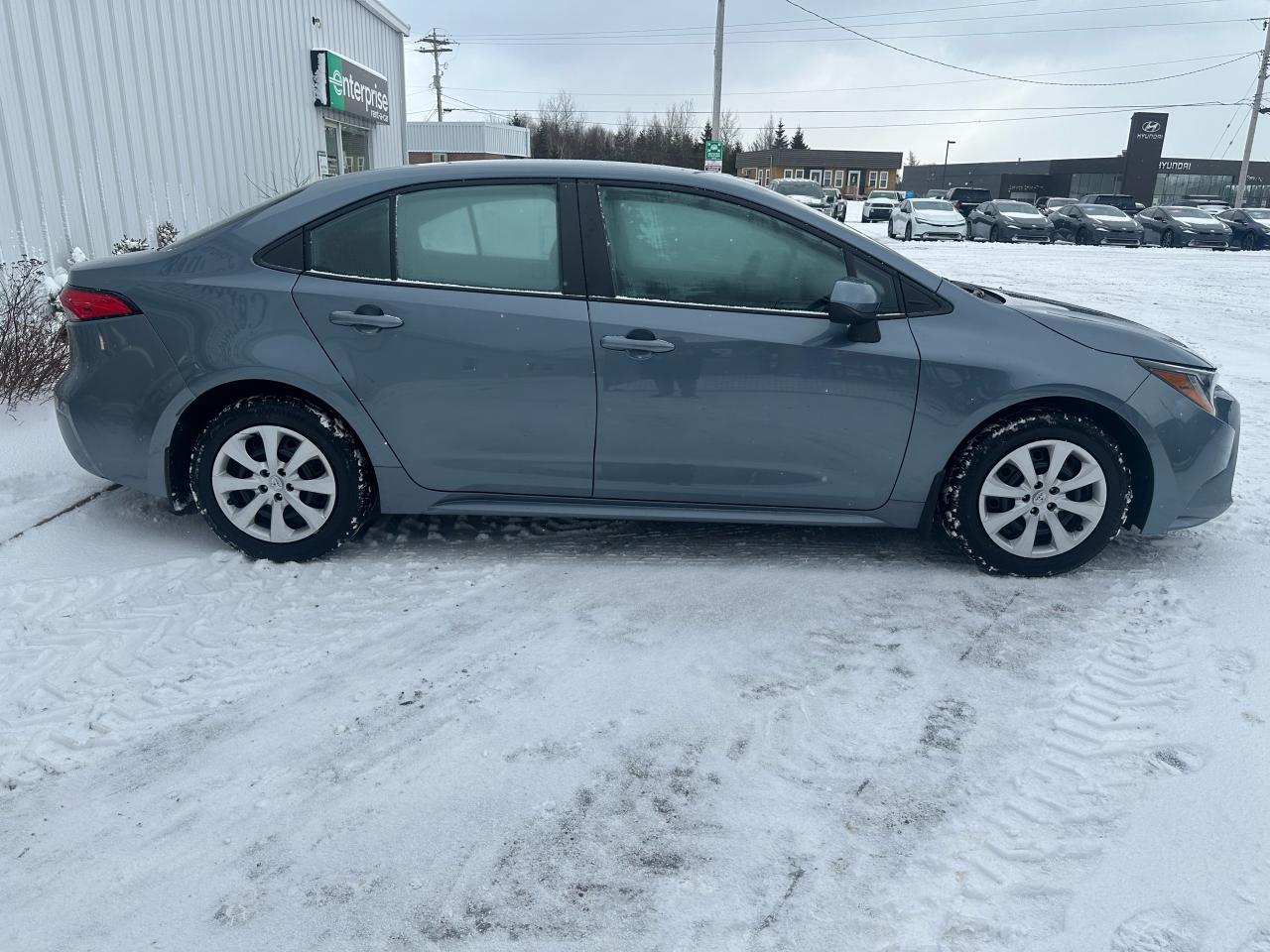 2020 Toyota Corolla LE Photo4