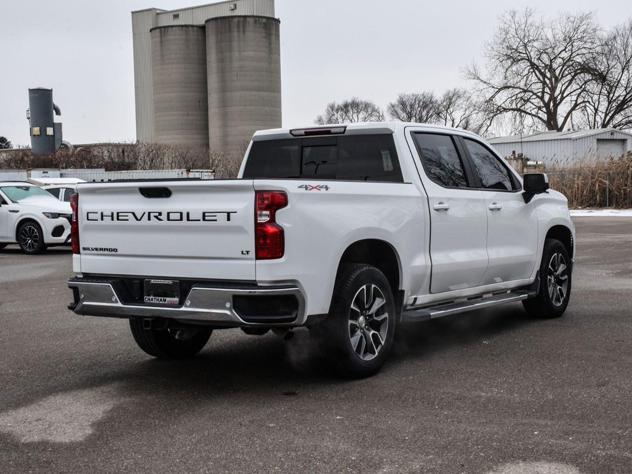 2023 Chevrolet Silverado 1500 Crew Cab Short Box 4-Wheel Drive LT Photo3