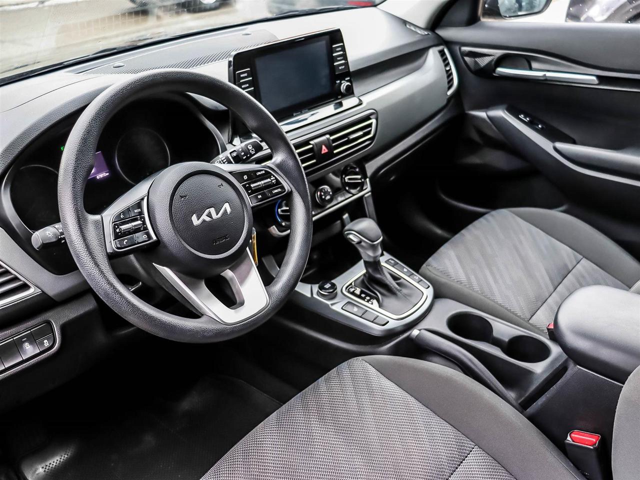 2022 Kia Seltos LX Photo2