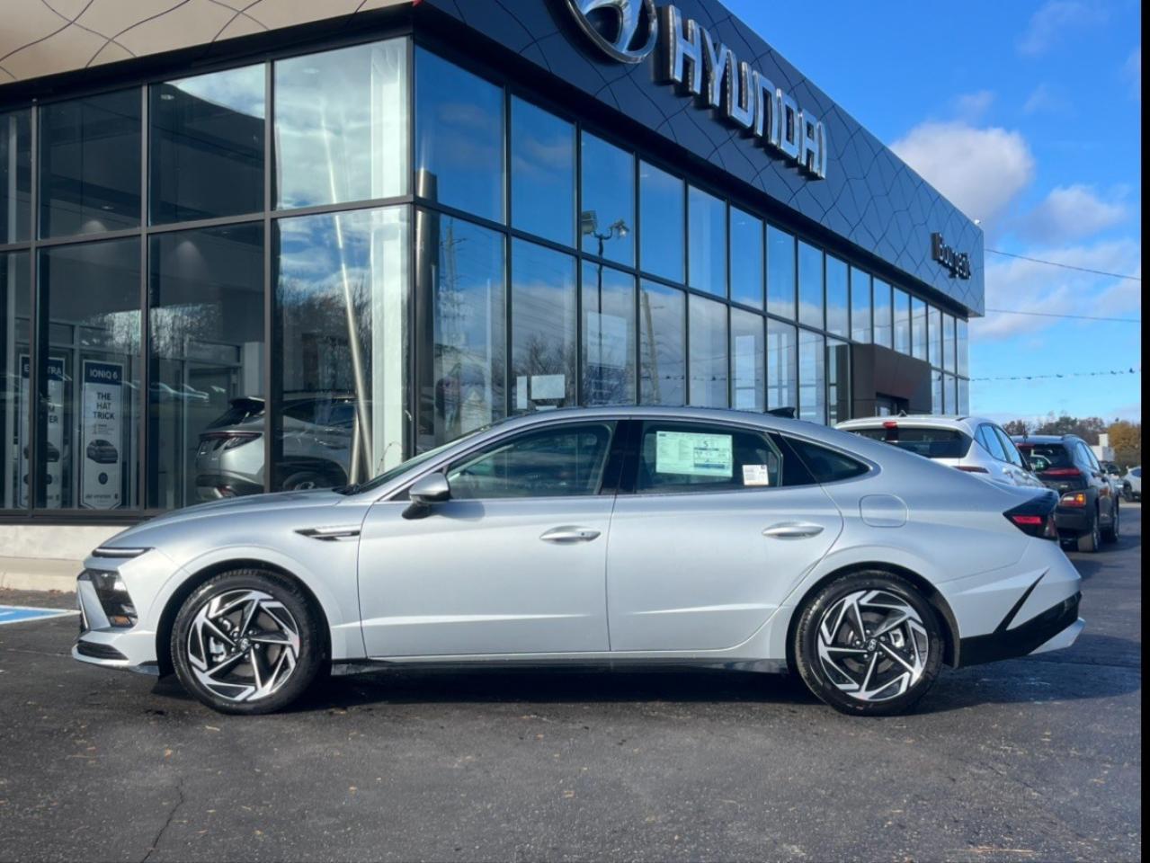 2026 Hyundai Sonata Hybrid Preferred-Trend FWD Photo2