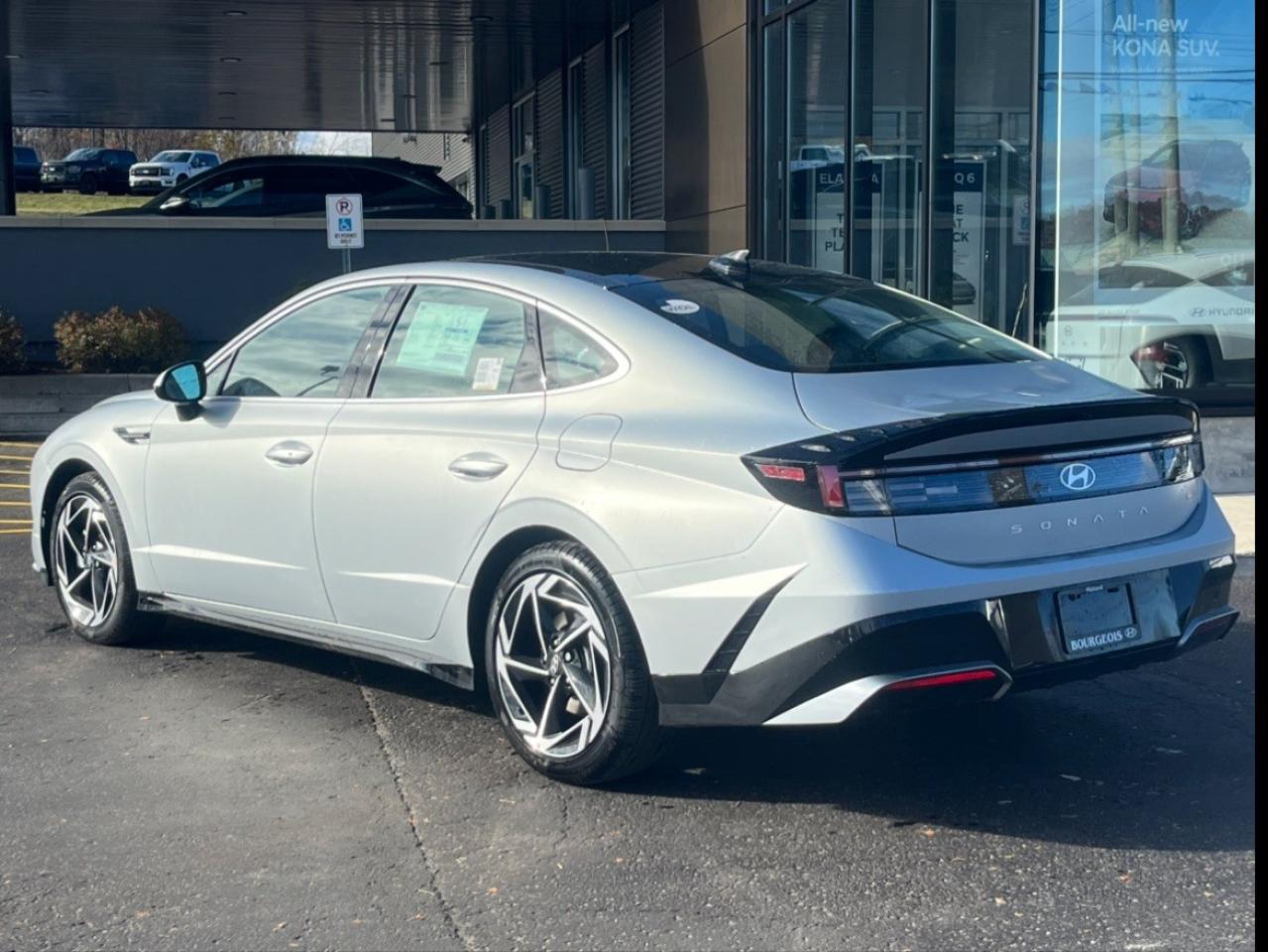 2026 Hyundai Sonata Hybrid Preferred-Trend FWD Photo4