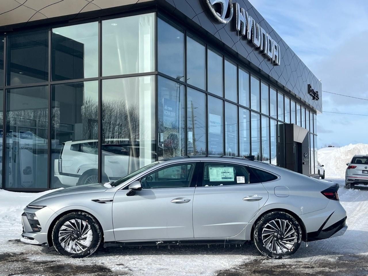 2026 Hyundai Sonata Hybrid Preferred-Trend FWD Photo2