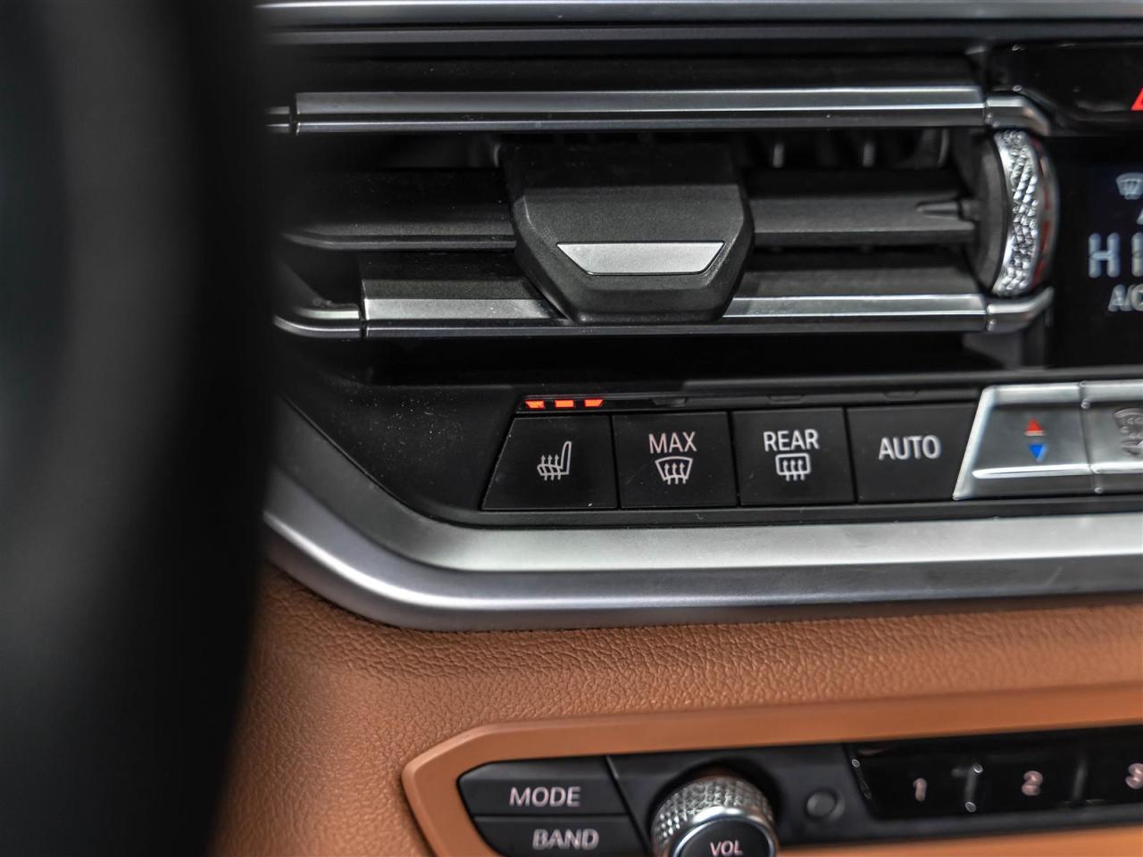 2019 BMW 330i 330i xDrive|SPORT LINE|BLINDSPOT|NAVI|REARCAM|ACCIDENT FREE|LOADED Photo