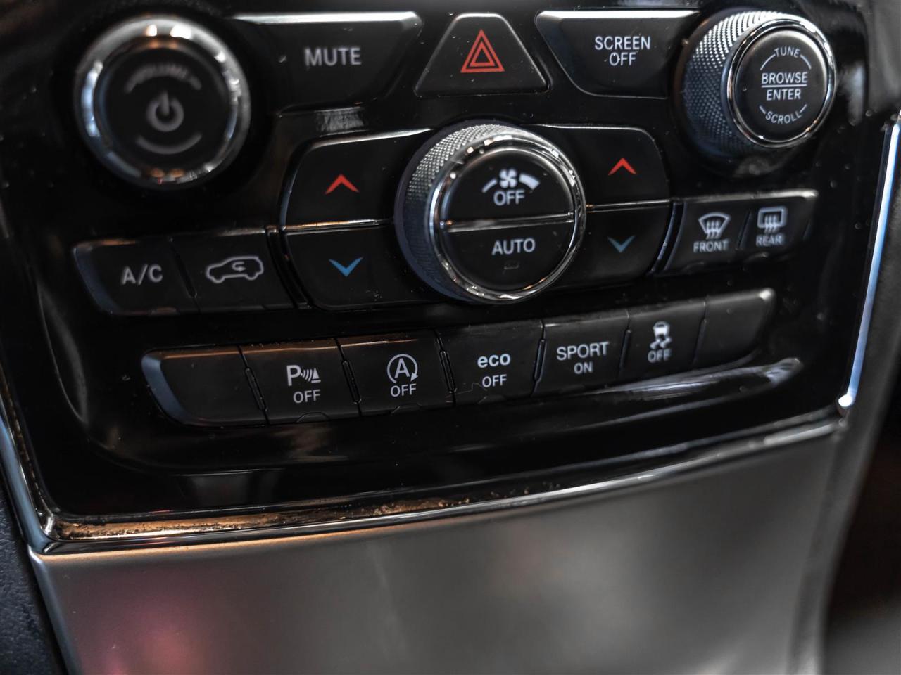 2021 Jeep Grand Cherokee LAREDO|4X4|BLINDSPOT|NAVI|REARCAM|ACCIDENT FREE|ONE OWNER Photo