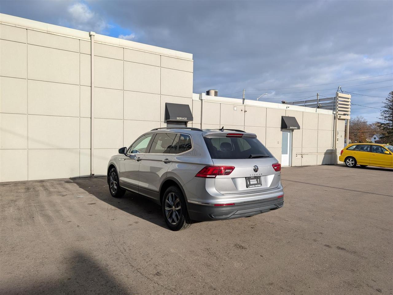 2022 Volkswagen Tiguan 4MOTION - PANO ROOF - LEATHER - TECH FEATS Photo3