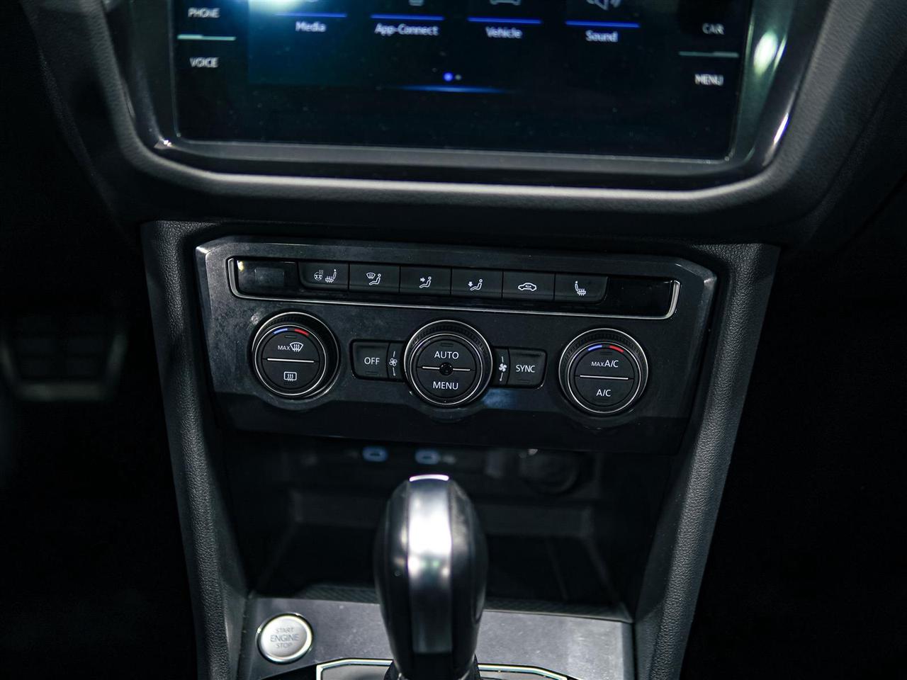 2021 Volkswagen Tiguan Highline | NAV | SUNROOF | LEATHER | P/ TAILGATE Photo