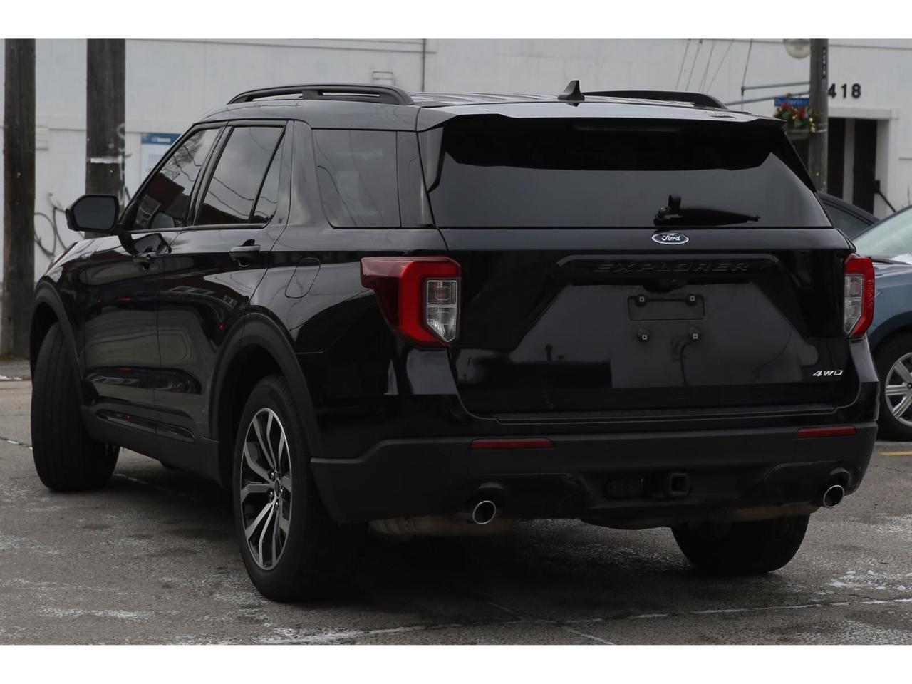 2022 Ford Explorer ST-Line AWD Photo4