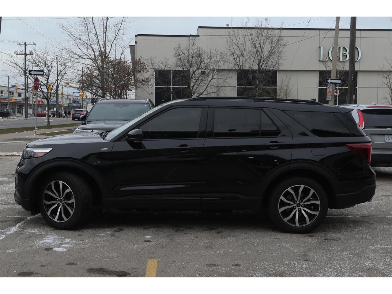 2022 Ford Explorer ST-Line AWD Photo