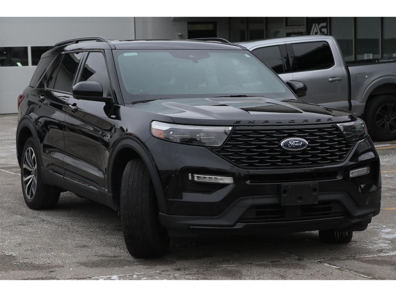 2022 Ford Explorer ST-Line AWD Photo