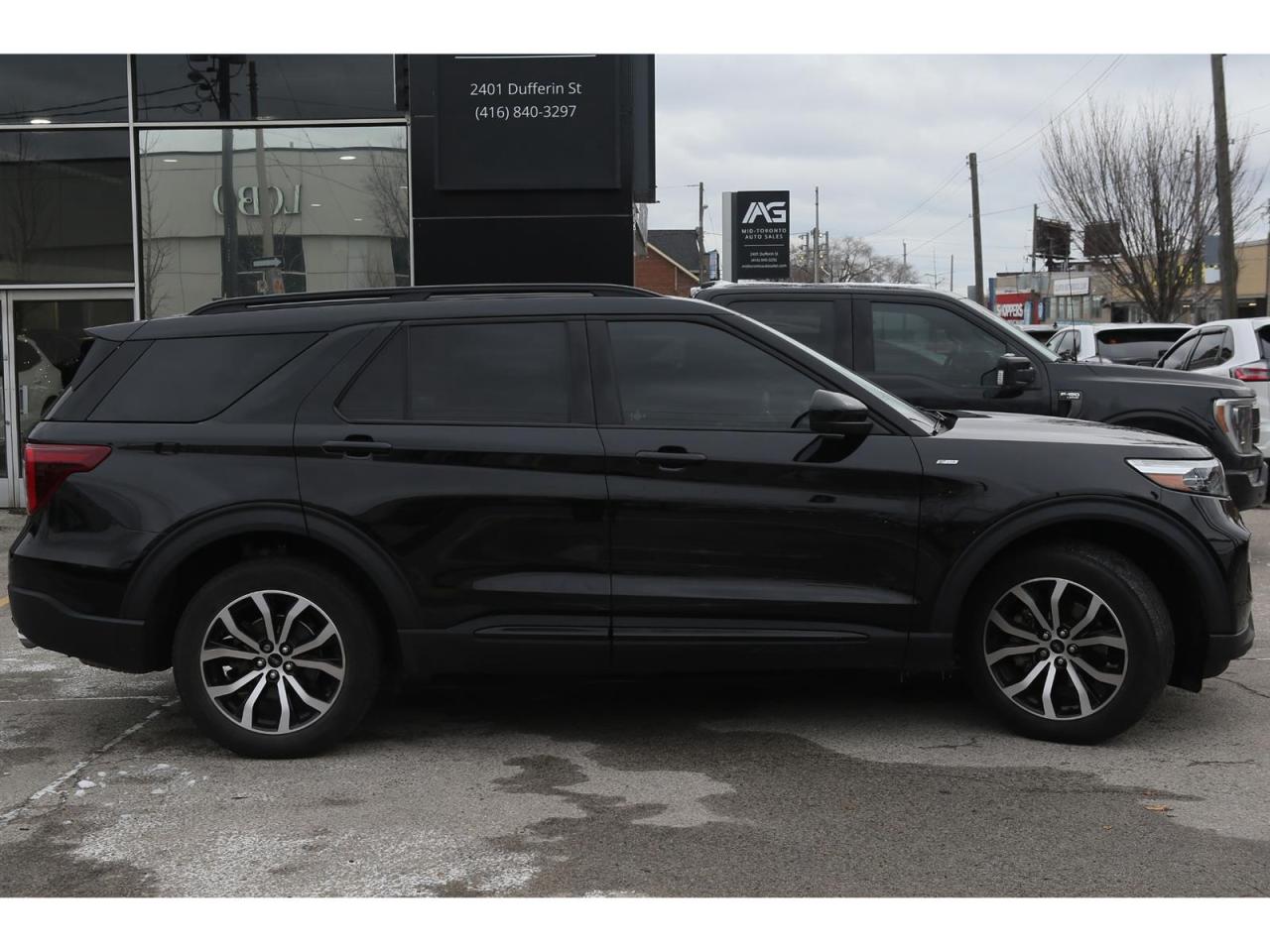 2022 Ford Explorer ST-Line AWD Photo