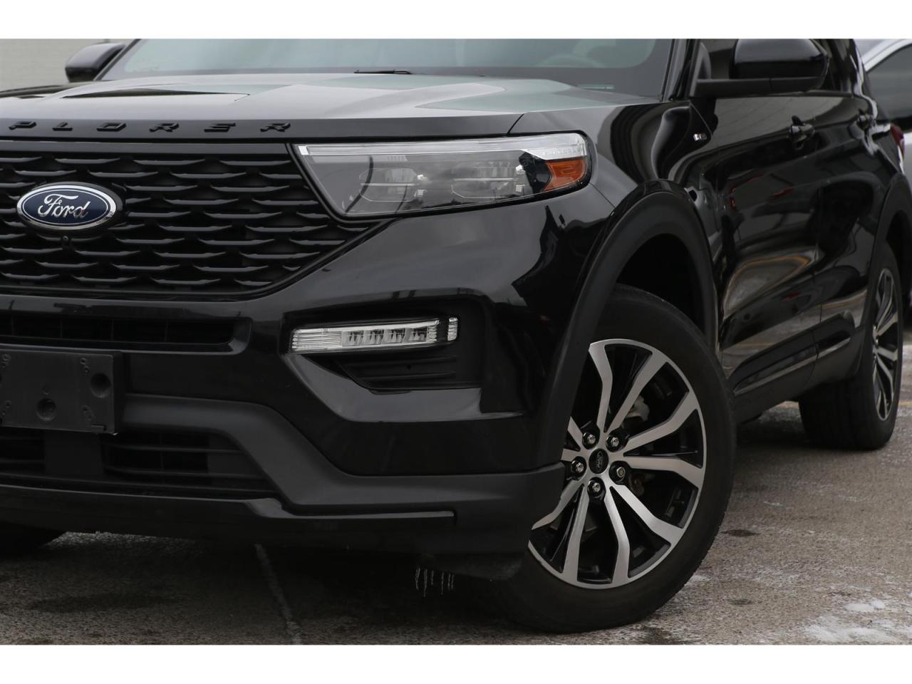 2022 Ford Explorer ST-Line AWD Photo