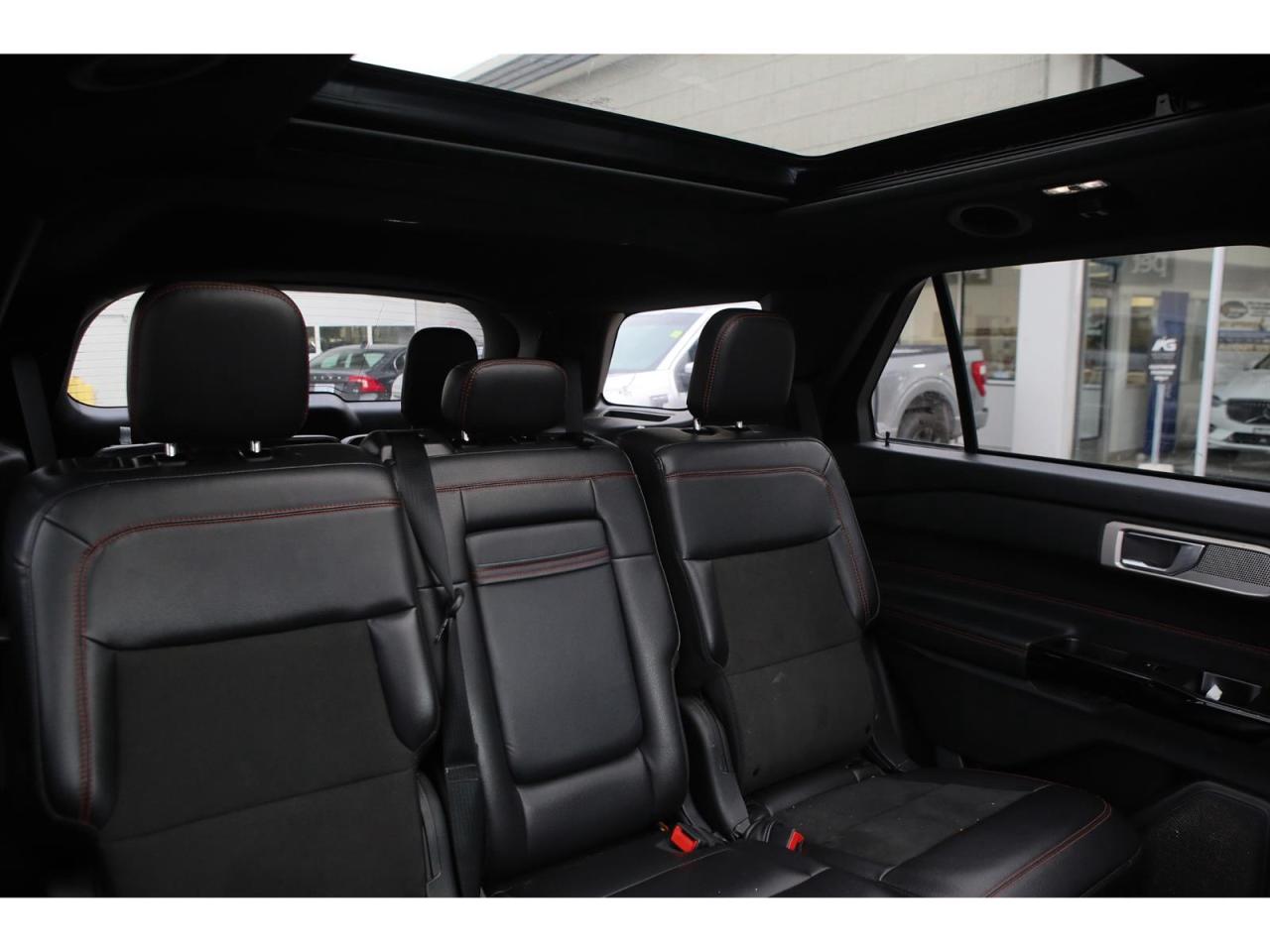 2022 Ford Explorer ST-Line AWD Photo