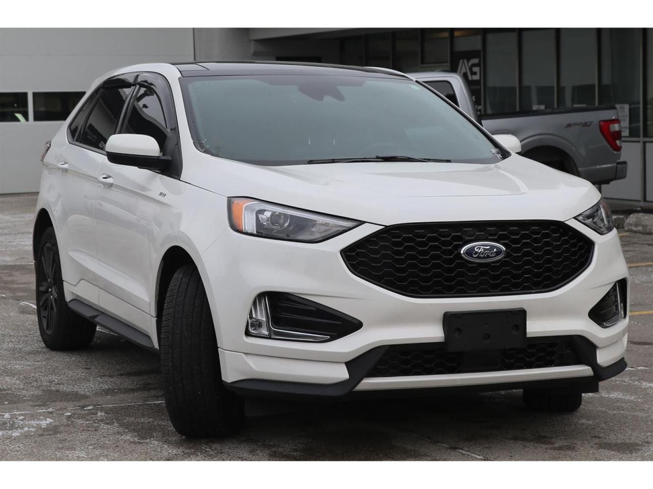 2024 Ford Edge ST-Line - AWD - Navigation - Leather Seats - Apple Car Play - Dual Zone Climate - Adaptive Cruise Photo