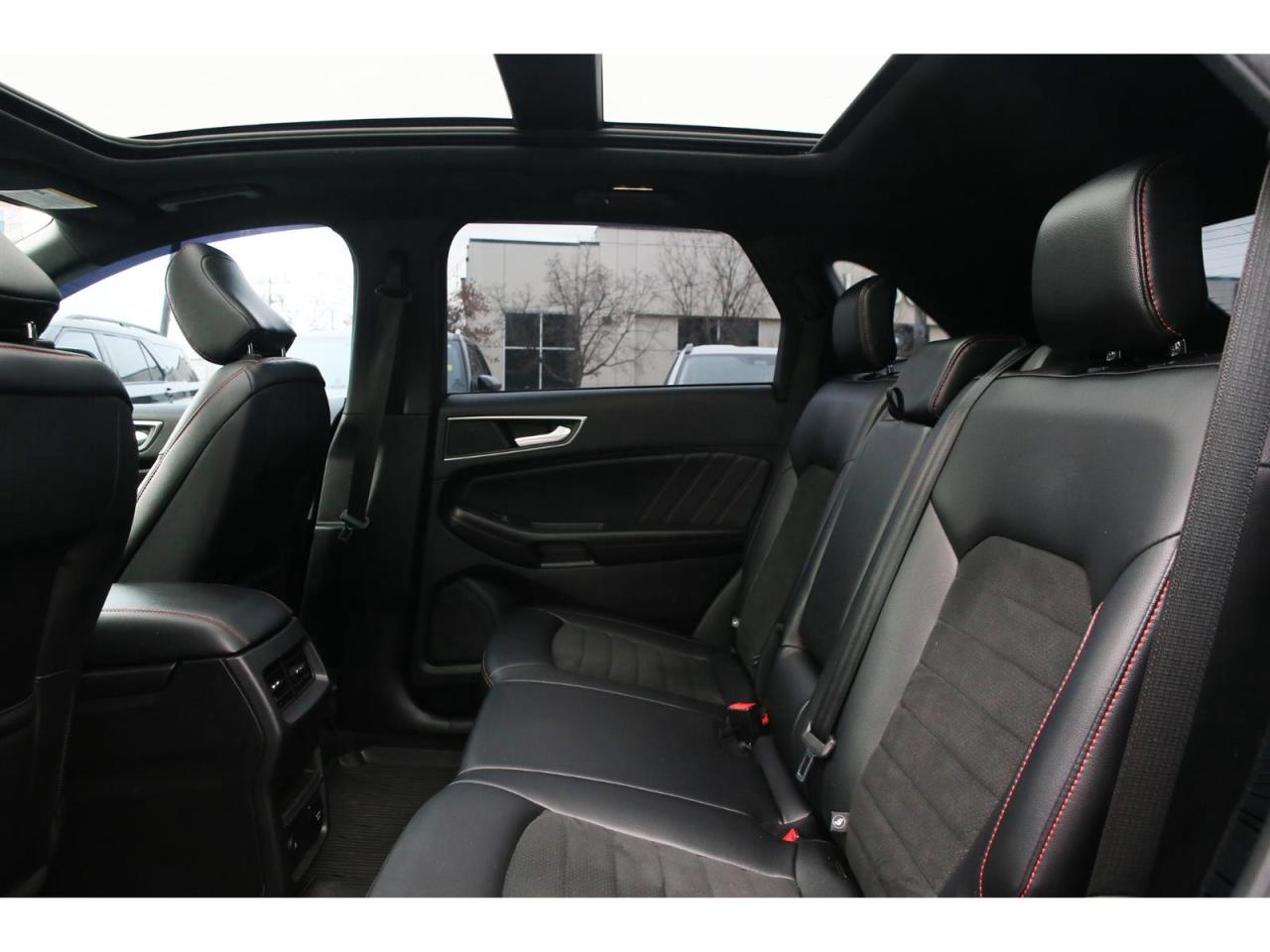 2024 Ford Edge ST-Line - AWD - Navigation - Leather Seats - Apple Car Play - Dual Zone Climate - Adaptive Cruise Photo