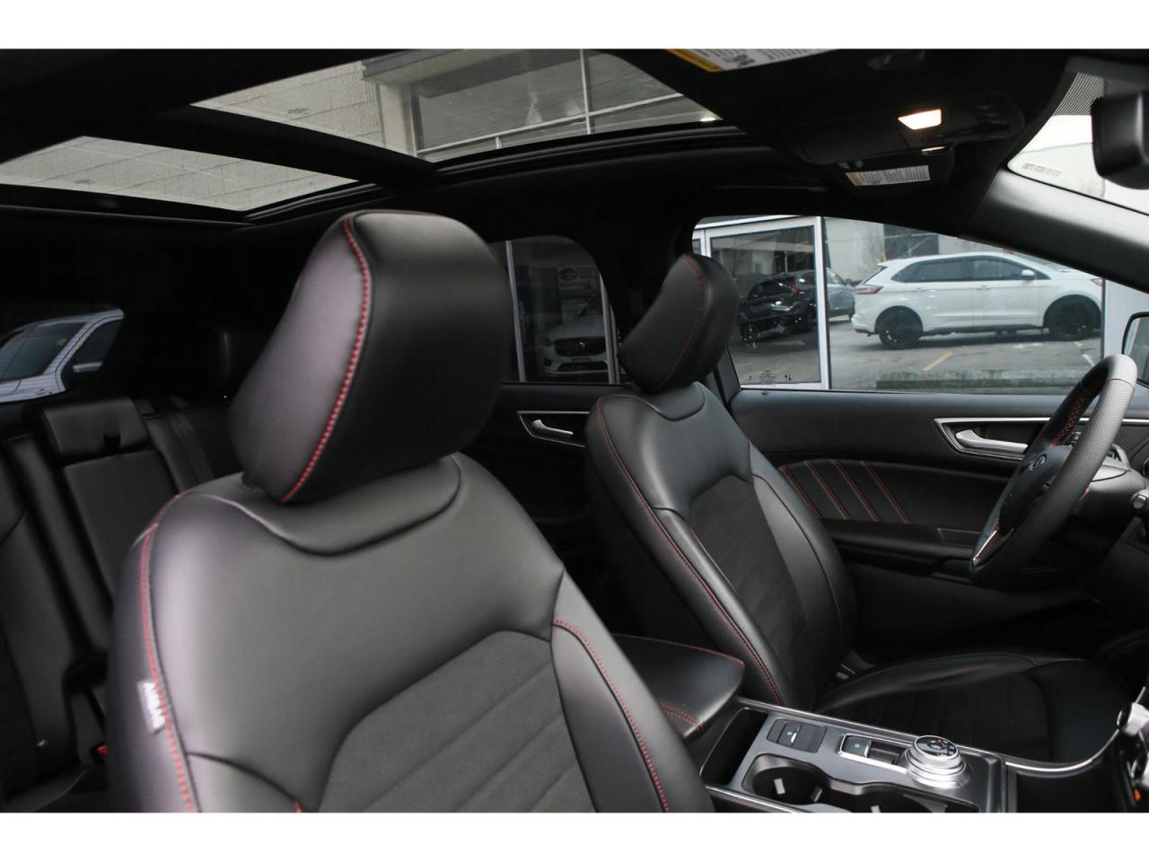 2024 Ford Edge ST-Line - AWD - Navigation - Leather Seats - Apple Car Play - Dual Zone Climate - Adaptive Cruise Photo