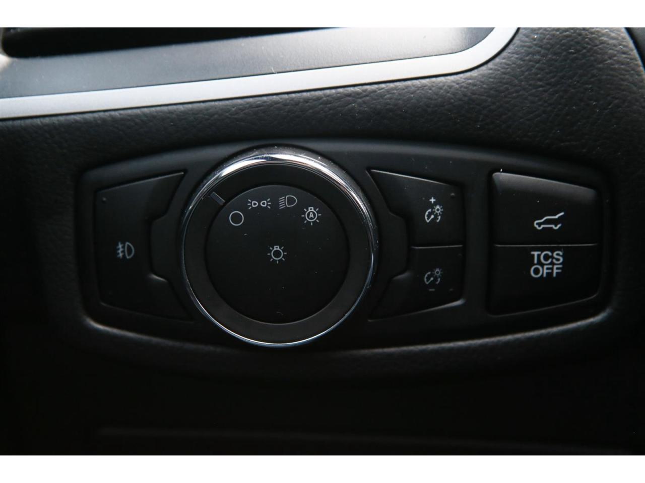 2024 Ford Edge ST-Line - AWD - Navigation - Leather Seats - Apple Car Play - Dual Zone Climate - Adaptive Cruise Photo