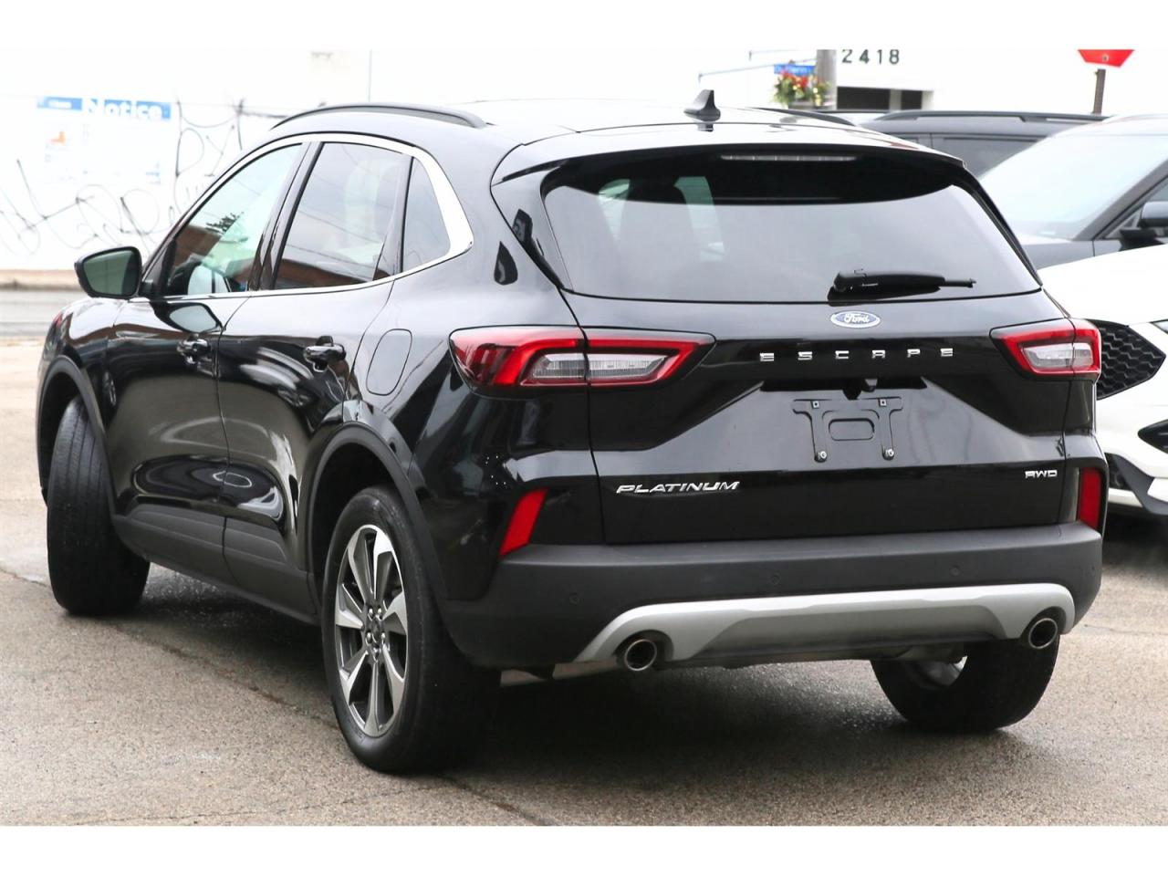 2023 Ford Escape Platinum AWD | Panoramic Roof | Navigation | Leather Seats Photo4