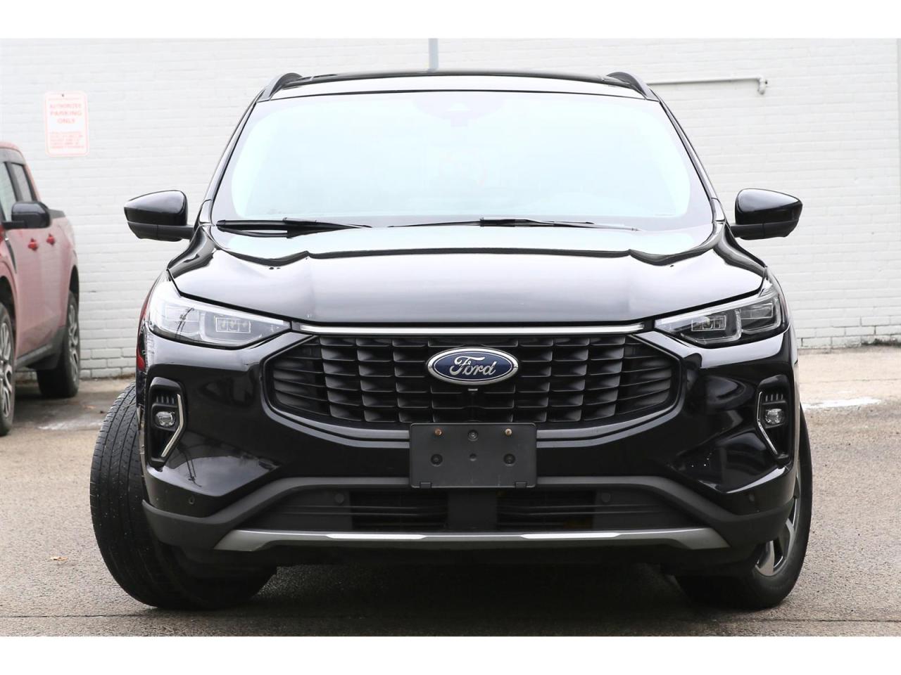 2023 Ford Escape Platinum AWD | Panoramic Roof | Navigation | Leather Seats Photo