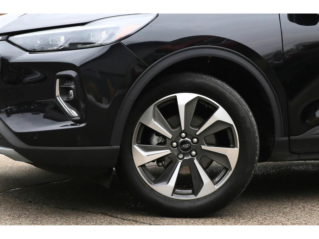 2023 Ford Escape Platinum AWD | Panoramic Roof | Navigation | Leather Seats Photo