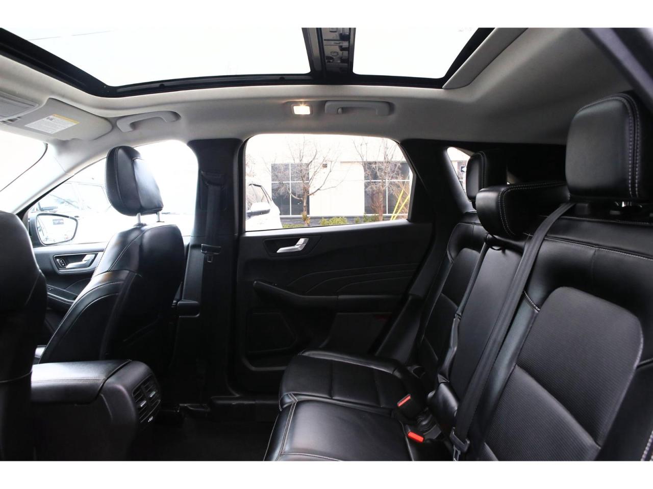 2023 Ford Escape Platinum AWD | Panoramic Roof | Navigation | Leather Seats Photo