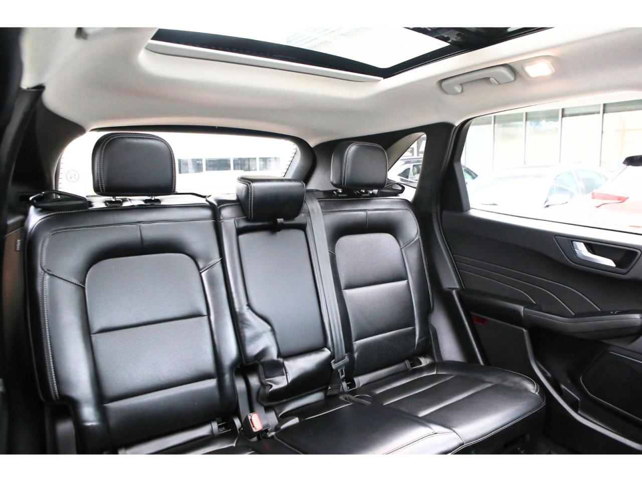 2023 Ford Escape Platinum AWD | Panoramic Roof | Navigation | Leather Seats Photo