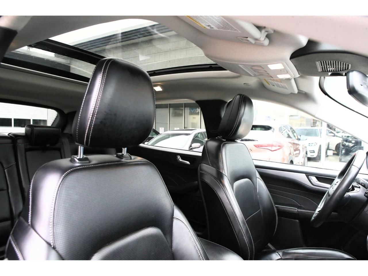 2023 Ford Escape Platinum AWD | Panoramic Roof | Navigation | Leather Seats Photo