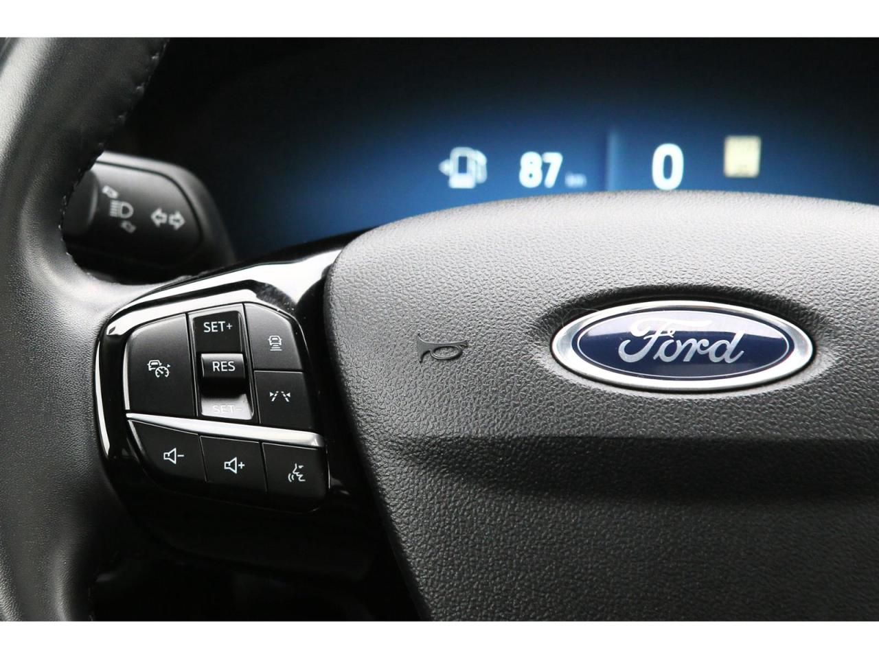 2023 Ford Escape Platinum AWD | Panoramic Roof | Navigation | Leather Seats Photo