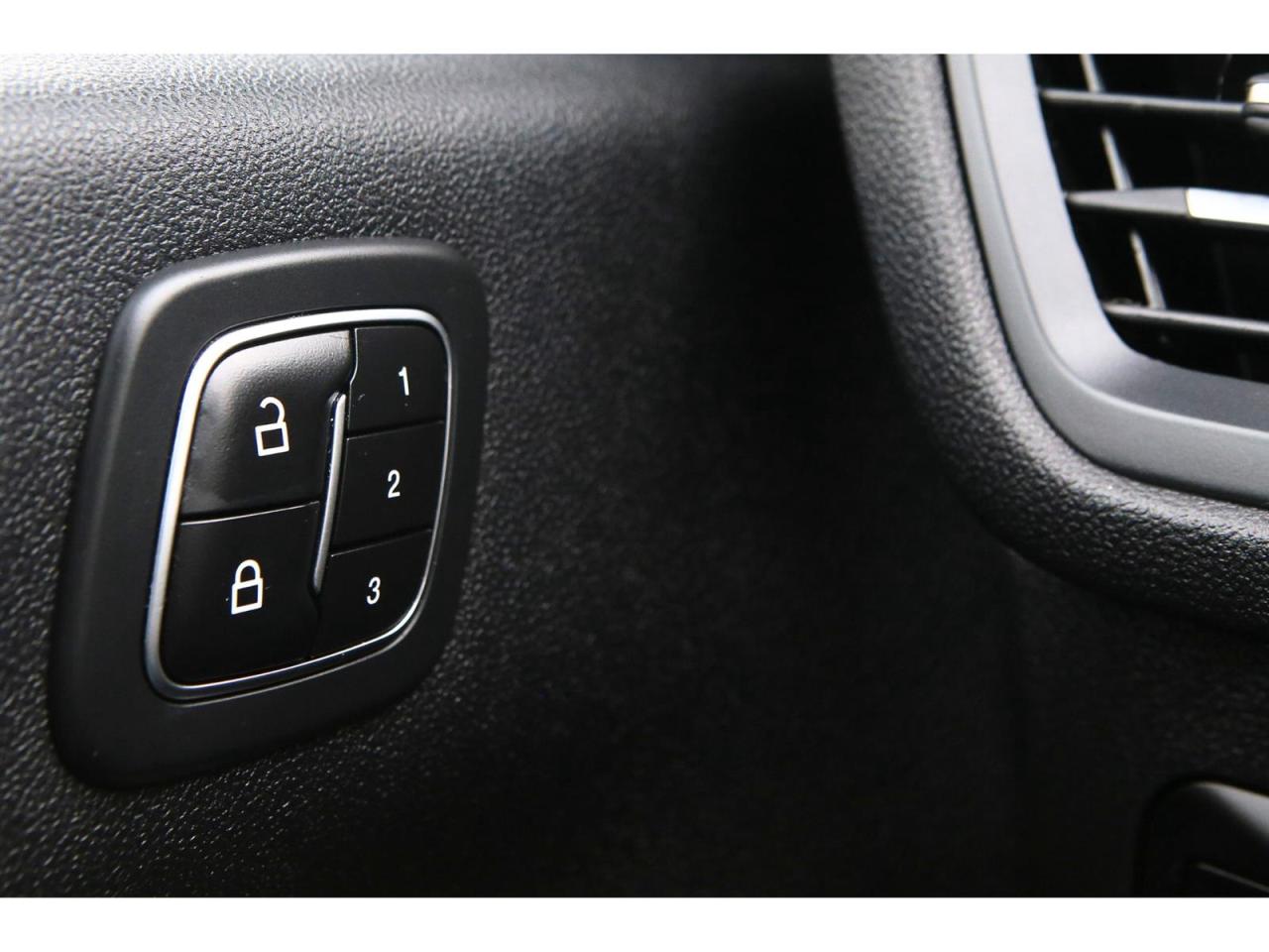 2023 Ford Escape Platinum AWD | Panoramic Roof | Navigation | Leather Seats Photo