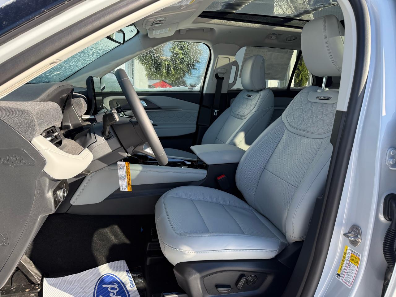 2026 Ford Explorer  Photo3