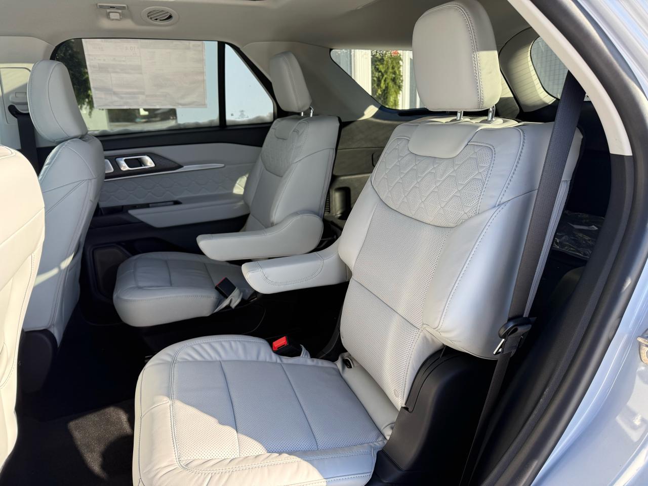 2026 Ford Explorer  Photo4