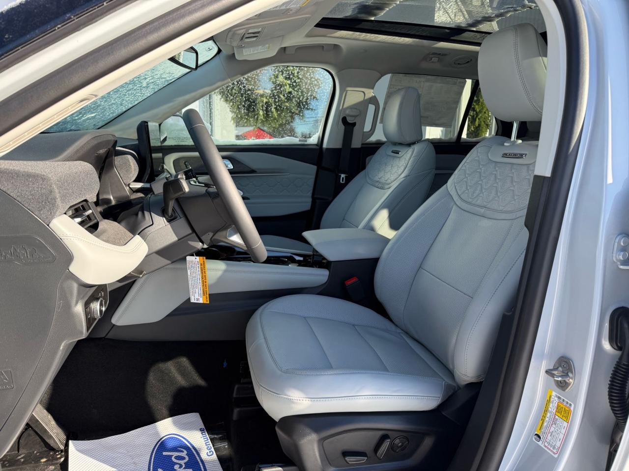 2026 Ford Explorer  Photo3