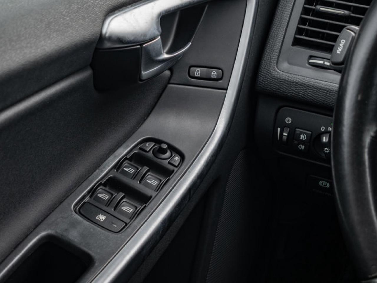 2010 Volvo XC60  Photo