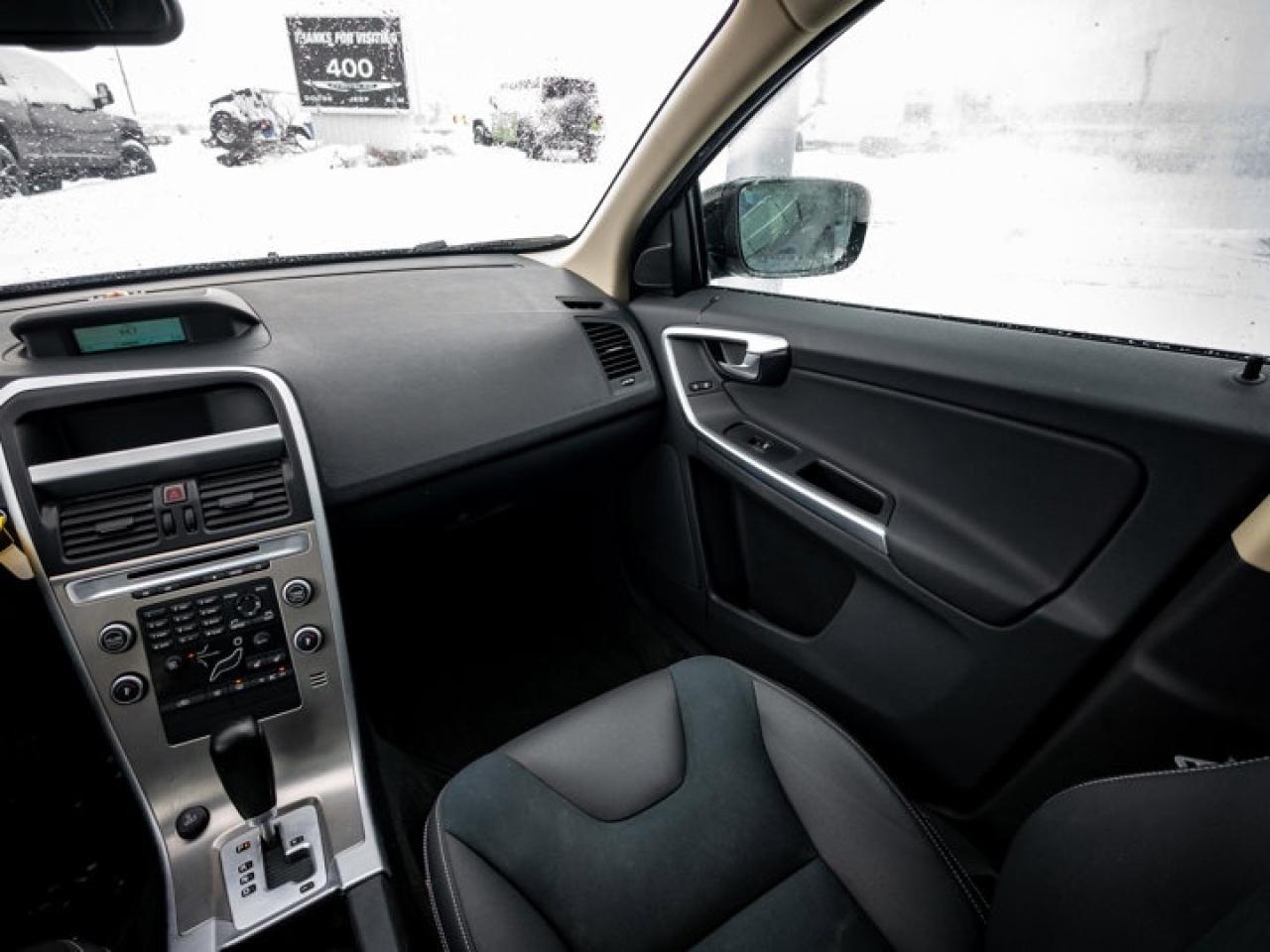 2010 Volvo XC60  Photo